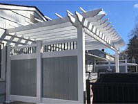 <b>Privacy Panel with Pergola</b>